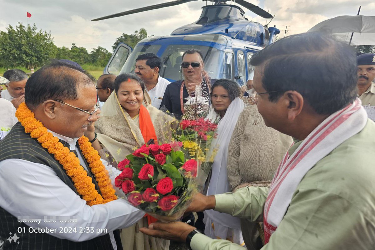 CM in Surajpur: सीएम का सूरजपुर में हुआ भव्य स्वागत, 1 अरब 11 करोड़ के कार्यों
का किया भूमिपूजन व लोकार्पण