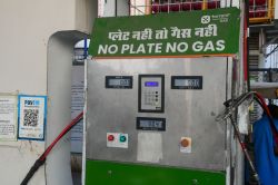 CNG Price Hike: दिवाली से पहले लगा डबल झटका, सीएनजी हुई महंगी, त्योहार पर सफर भी
महंगा - image