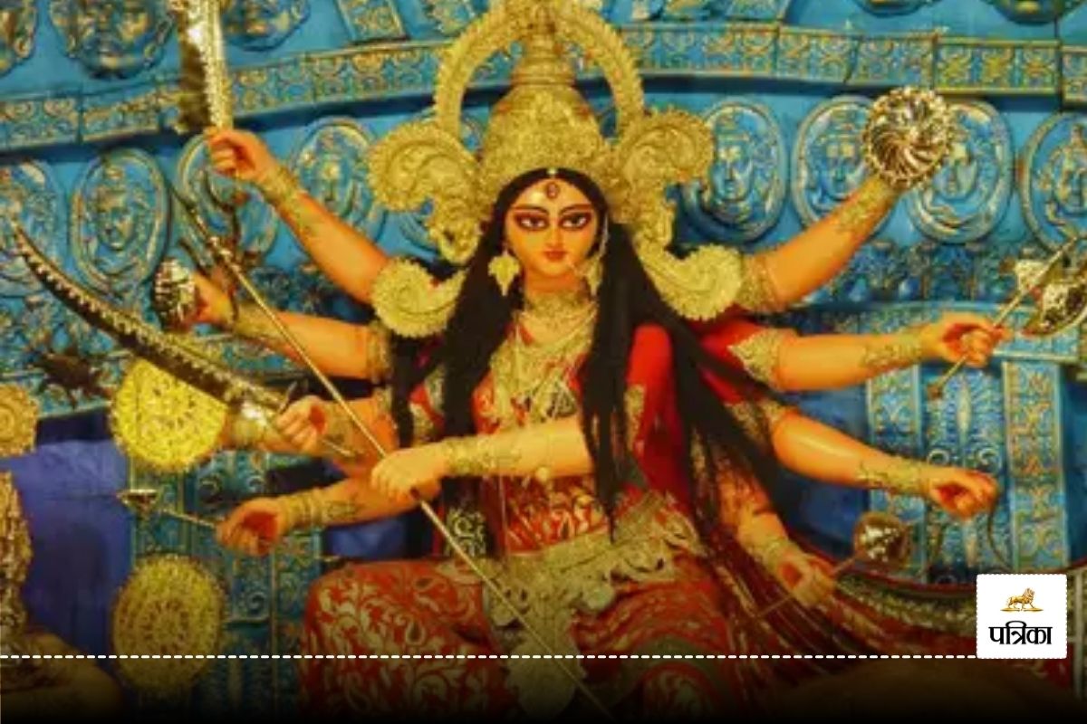 Navratri 2024: महाअष्टमी पर झांकी पंडालों में उमड़ा आस्था का सैलाब, कहीं महाआरती तो कहीं भंडारा… देखें तस्वीरें