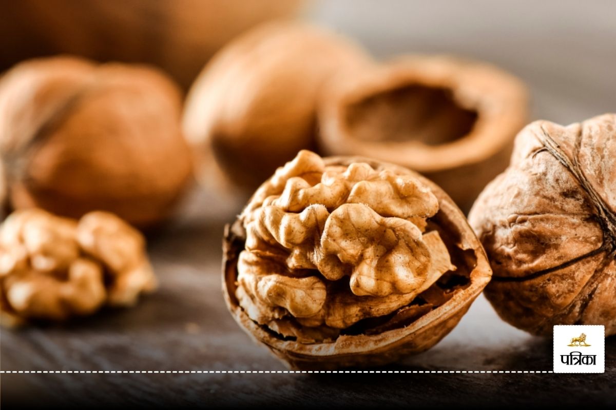 Walnut Benefits: Walnut is no less than a boon for women, solution to every problem from PCOD to conception
