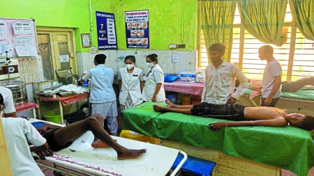 गुरुर विकासखंड अंतर्गत ग्राम कंवर में दुर्गा विसर्जन के दौरान डांग-डोरी खेलने के दौरान डांग के सम्पर्क में 11 केवी का विद्युत तार सम्पर्क ने आ गया और टूटकर ग्रामीणों के ऊपर गिर गया। इस घटना में 10 ग्रामीण करंट की चपेट में आ गए।