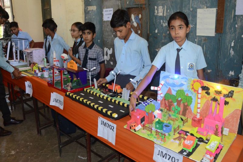 वैज्ञानिक दृष्टिकोण से अपने मूल विचारों को मॉडल के रूप में प्रस्तुत करता है विद्यार्थी