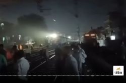 Train: गाजियाबाद रेलवे स्टेशन पर हंगामा, दिल्ली से आने वाली सभी ट्रेनों के चक्के
जाम! हजारों यात्री फंसे - image