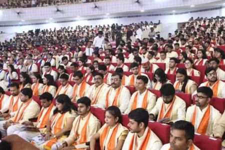 IIT BHU: आईआईटी बीएचयू में 1954 विद्यार्थियों को मिली ये उपाधियां, 13वें दीक्षांत समारोह में शामिल हुए धर्मेंद्र प्रधान