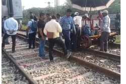 Railway News: प्रतापगढ़ में पैसेंजर ट्रेन के तीन डिब्बे पटरी से उतरे, स्टेशन पर
हड़कंप - image