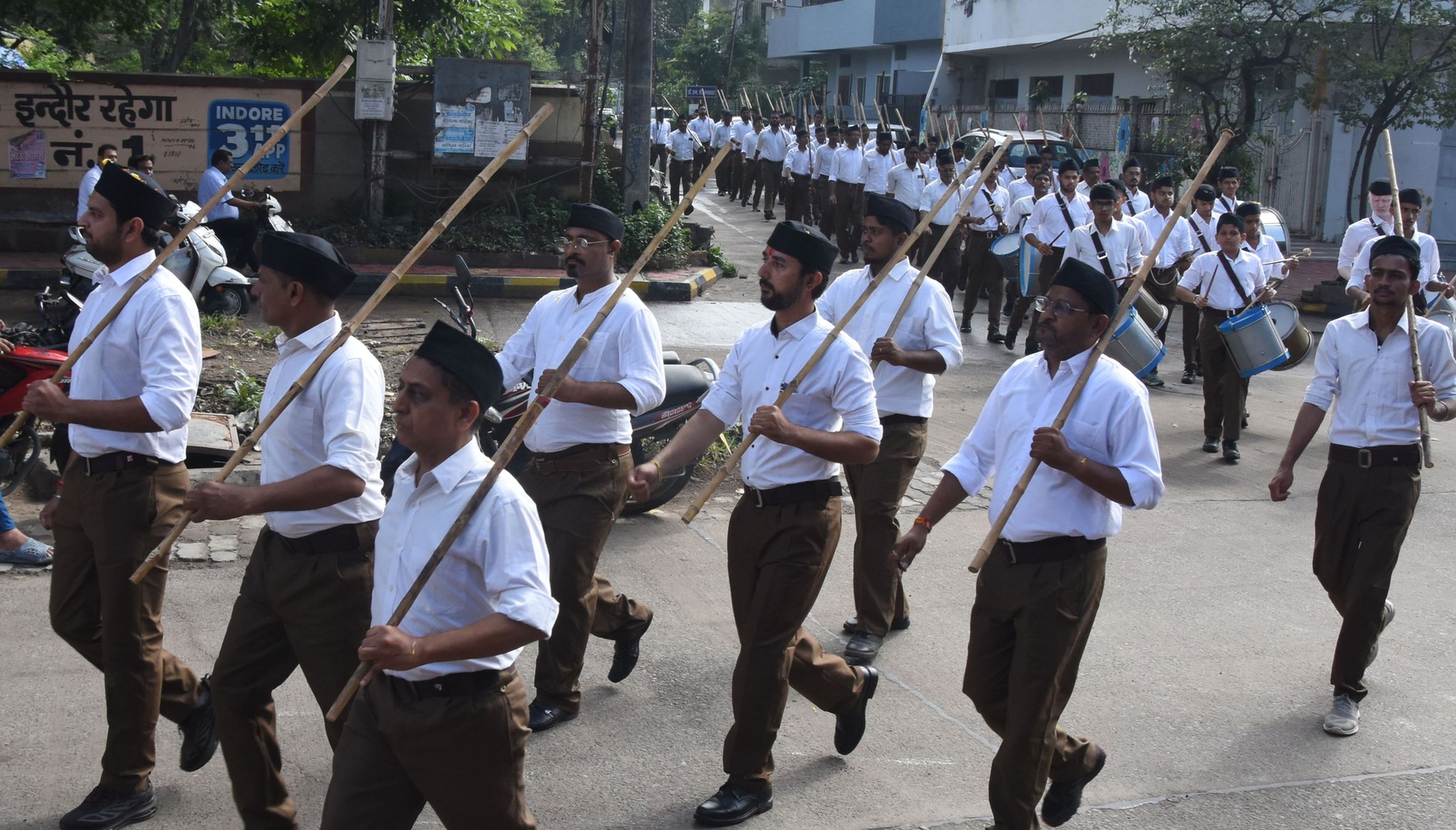 संघ के स्वयंसेवकों ने कदमताल से दिखाया अनुशासन