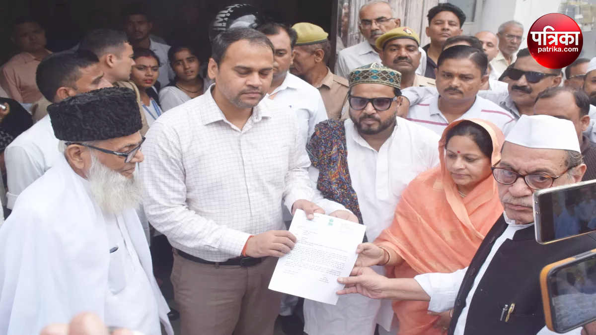 In UP SP MP Ruchi Veera and city Imam submitted memorandum to DM
