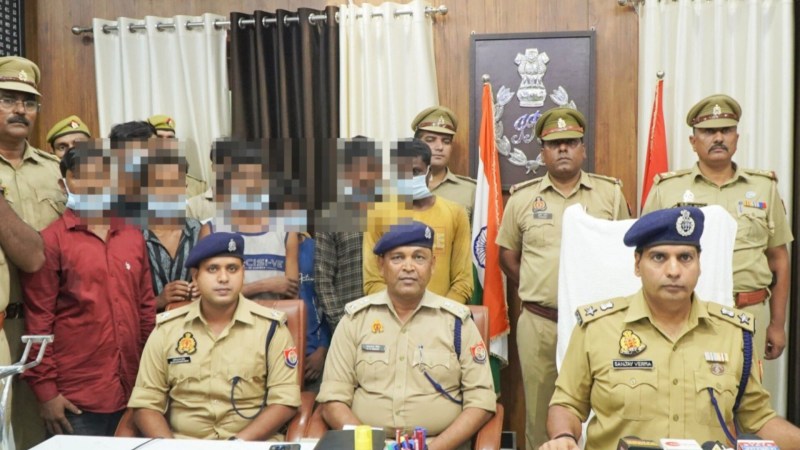 इटावा पुलिस की गिरफ्त में अभियुक्त