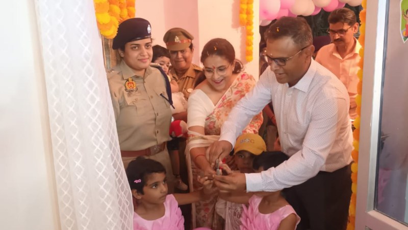 किलकारी हाउस का उद्घाटन करते कानपुर पुलिस कमिश्नर अखिल कुमार