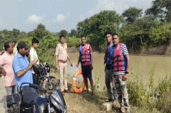 Janjgir Champa News: पिकअप पलटने से लापता 3 बच्चों का मिला शव, जगराता कार्यक्रम
में जाते वक्त हुआ था हादसा, मातम - image