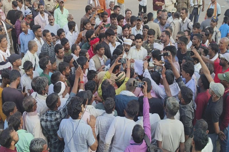 Movement to open closed Mahanadi bridge