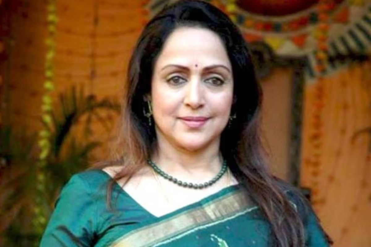 MP Hema Malini: मथुरा पहुंची सांसद हेमा मालिनी ने की बैठक, बोलीं-आईटी सेक्टर
समेत बड़े पैमाने पर लगेंगे उद्योग