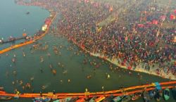 MahaKumbh 2025:अखाड़ा परिषद का बड़ा ऐलान, महाकुंभ में गैर हिंदुओं के प्रवेश पर
रोक - image