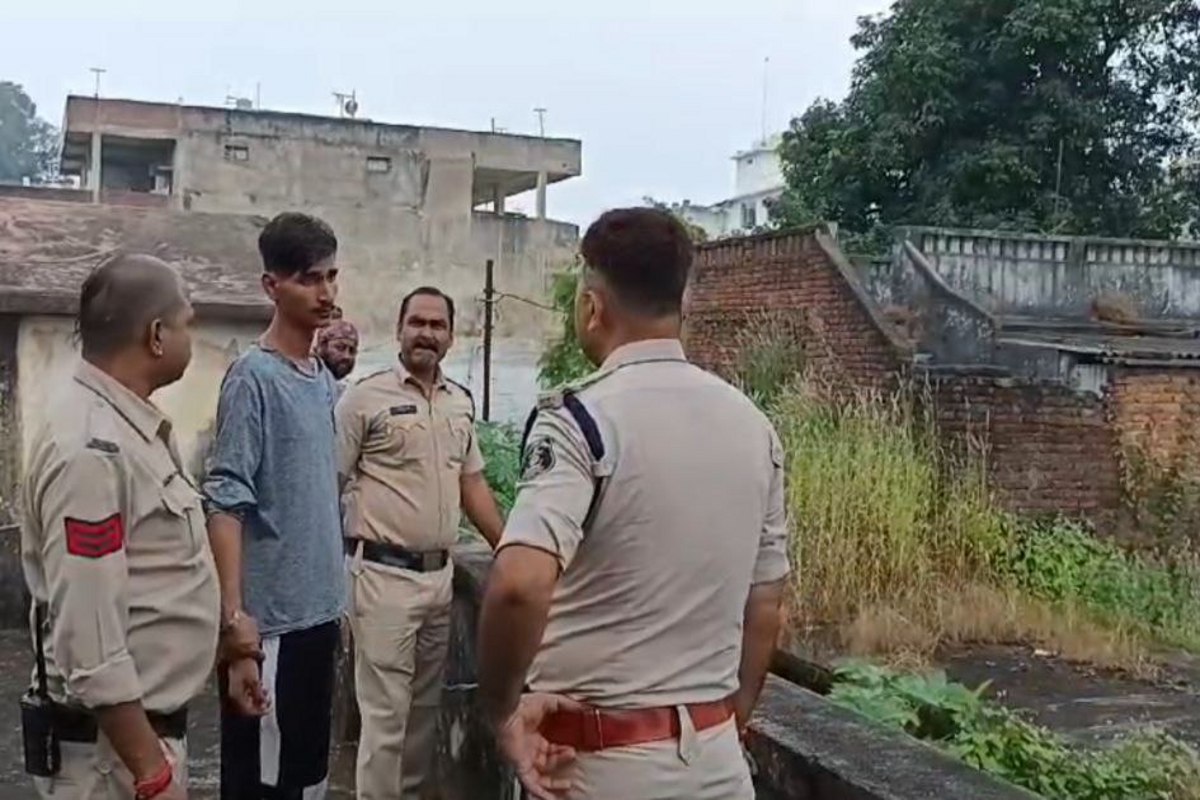 Murder news: शहर में युवक की मिली लाश, पेट्रोल डालकर जलाने की भी कोशिश, संदेही बोला- पहले उसने मुझे डंडे से मारा, फिर मैंने…