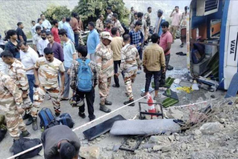 National Highway Accident: ऋषिकेश-चम्बा नेशनल हाईवे पर हादसा, 39 आईटीबीपी जवानों से भरी बस पलटी, देखें वीडियो
