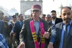 CM Omar Abdullah Oath: जम्मू कश्मीर के नए मुख्यमंत्री बने Omar Abdullah, LG मनोज
सिन्हा ने दिलाई शपथ - image