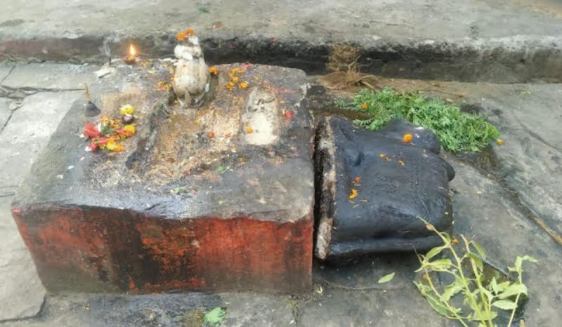 One thousand year old idols broken in the temple of Uttarakhand