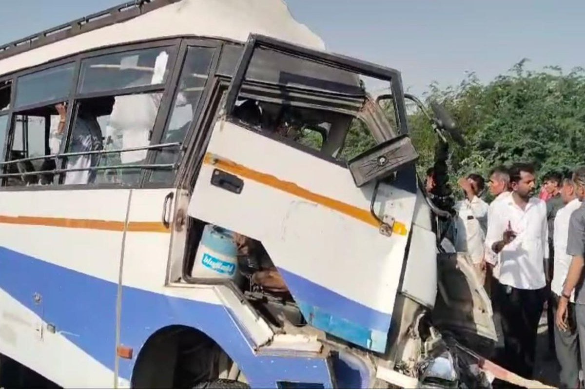 Rajasthan Road Accident: बालोतरा में भीषण सड़क हादसा, 2 बसों की भिड़ंत, 3 की
मौत, 13 यात्री घायल