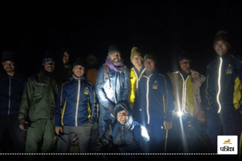 SDRF rescues four foreign tourists stranded on Neelkanth track in Chamoli uttrakhand