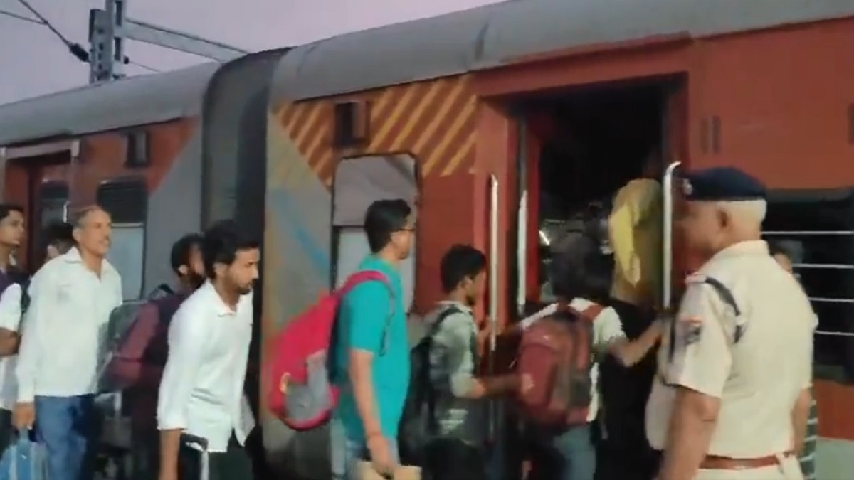 Indian Railways Introduces Onboard Shopping on 125 Trains