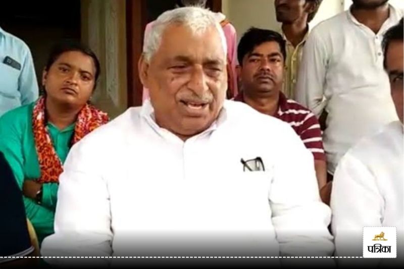 Samajwadi Party leader Mata Prasad Pandey was stopped to meet the Bahraich violence victim family due to security reasons