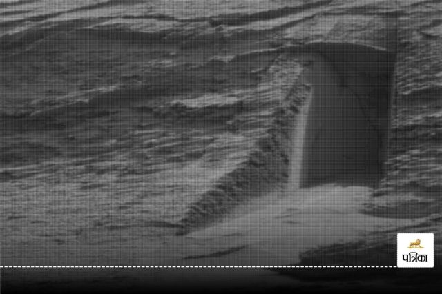 Secret door on Mars