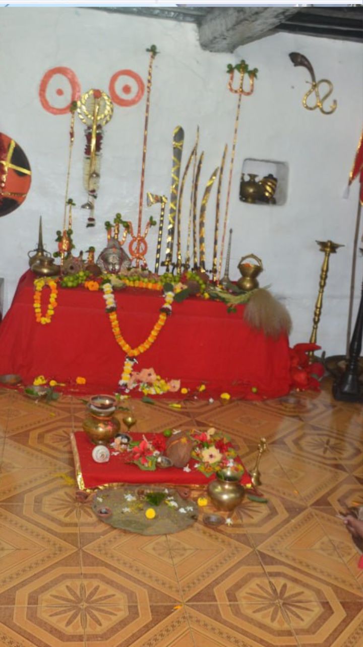 Kankali Math: सिर्फ दशहरा के दिन खुलता है कंकाली मठ, 1000 साल पुराने शस्त्रो की हुई पूजा