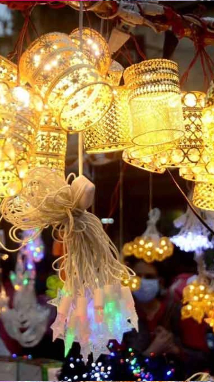 Diwali 2024: दिवाली पर मार्केट में आए नए-नए लाइट, ग्राहकों की लगी भीड़