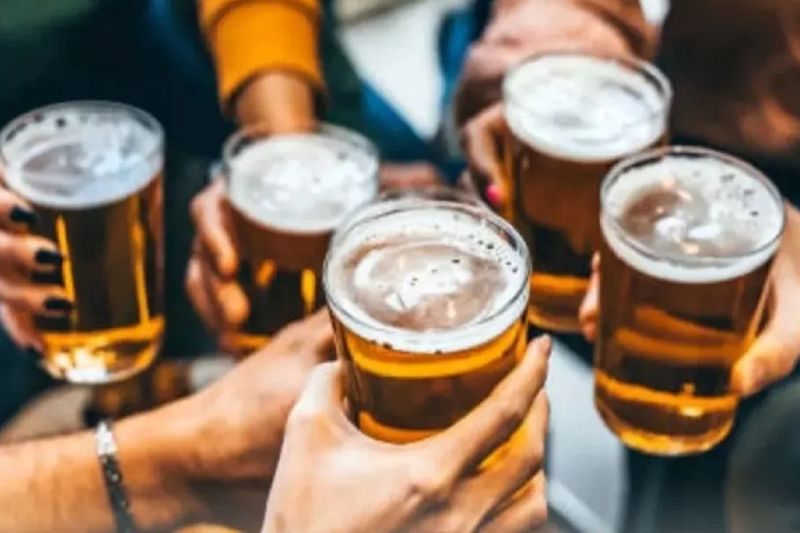 Collector Sheetla Patel gave notice to Executive Engineer of PWD