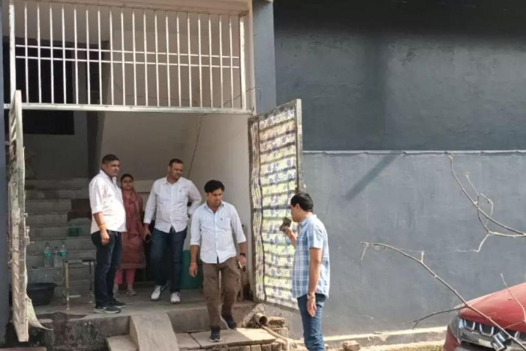 Fake Drugs, Narcotic Drugs,Drug Mafia Vijay Goyal, Drugs Factory Raid, Agra News, Agra Latest News, Agra Crime News,,Uttar Pradesh news