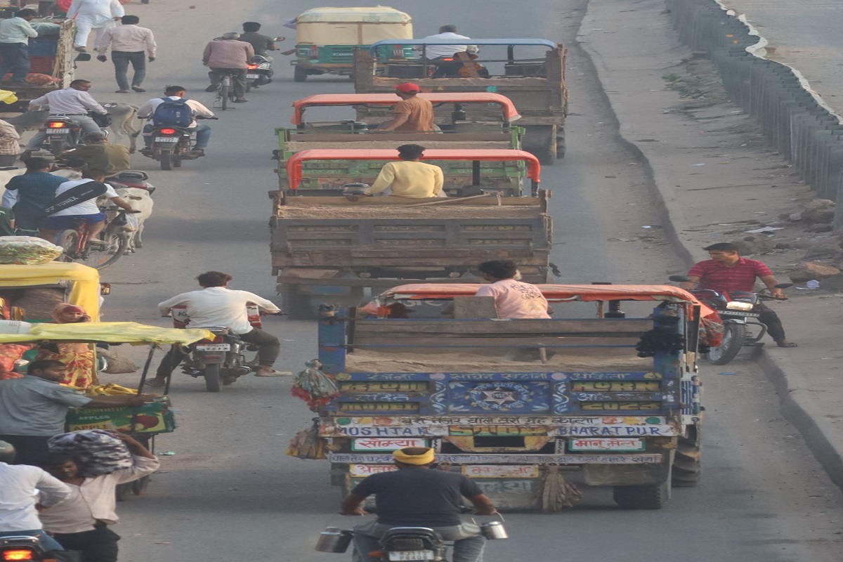 धौलपुर: फर्जी नम्बर प्लेटों से बजरी वाहनों को निकाल रहा माफिया