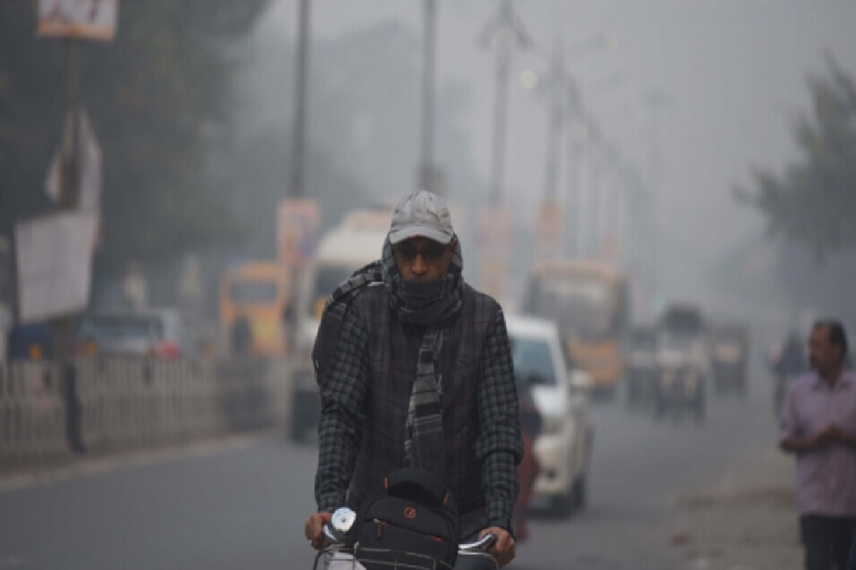 Weather Update: रुक-रुककर हो रही बारिश से छत्तीसगढ़ में गुलाबी ठंड का एहसास,
जानें आने वाले दिनों तक कैसा रहेगा मौसम