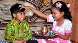 Bhai dooj Special: भाई दूज पर बहना को दें ये गिफ्ट, भविष्य में आएगा खूब काम,
हमेशा के लिए बन जाएगा यादगार - image