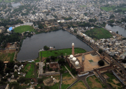 एमपी की राजधानी में बदलाव, दफ़्तरों को शिफ़्ट करने के लिए कई मकानों को खाली करा
रही सरकार - image