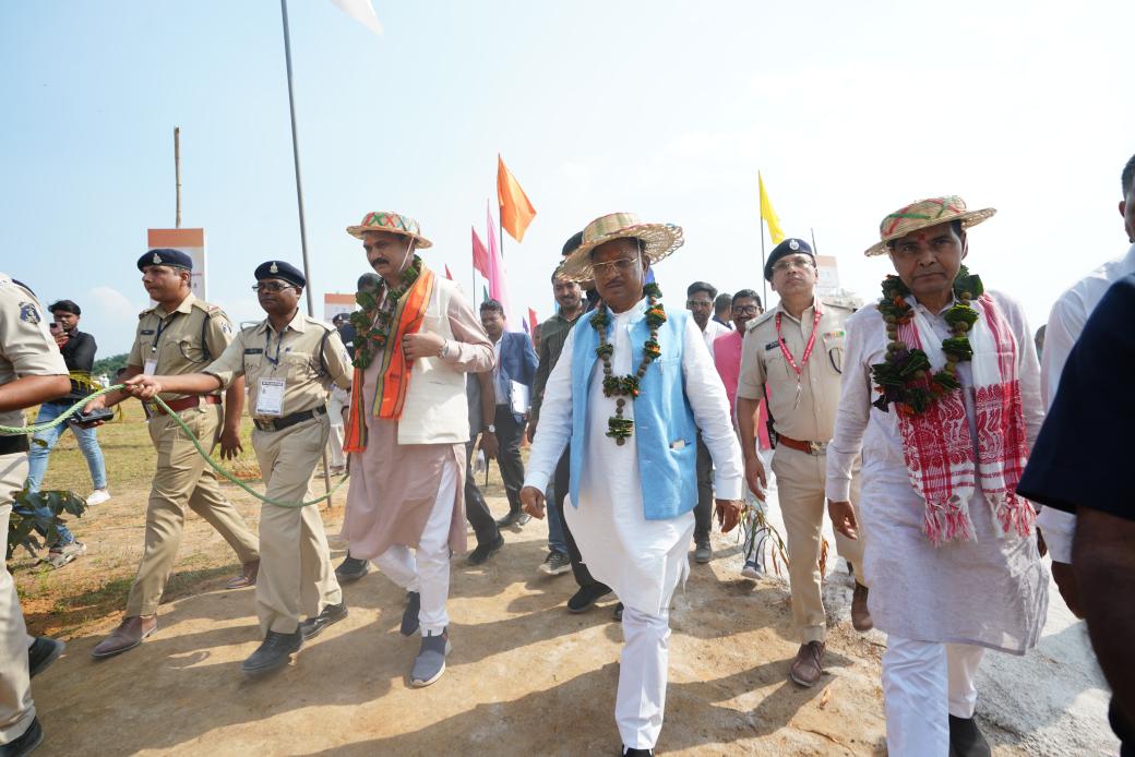 CG News: प्रकृति की गोद से लिखी जाएगी सरगुजा क्षेत्र के विकास की नई इबारत, देखें
Photo..