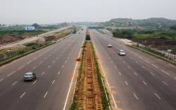 एमपी में बन रहा यमुना एक्सप्रेस-वे से 4 गुना बड़ा Expressway, इन 11 जिलों से
गुजरेगा - image