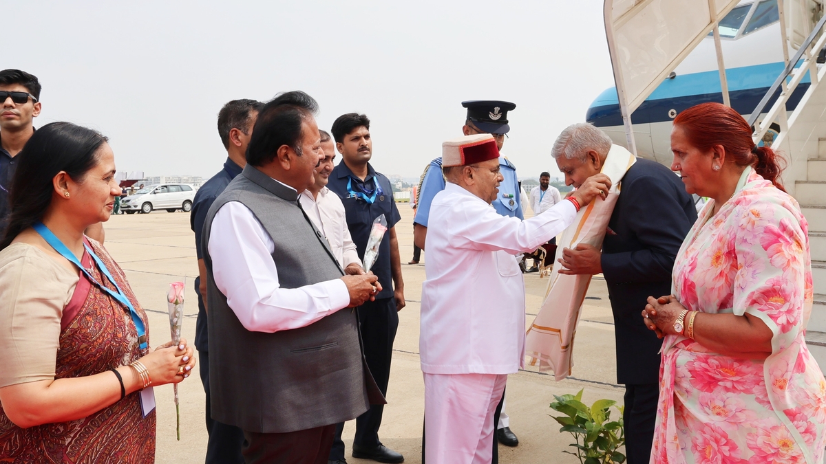 VIDEO उपराष्ट्रपति जगदीप धनखड़ राज्‍य के दो दिवसीय दौर पर बेंगलूरु पहुंचे,
राज्यपाल ने किया स्वागत