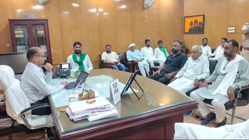 किसान संगठनों और जिला प्रशासन के बीच सहमति