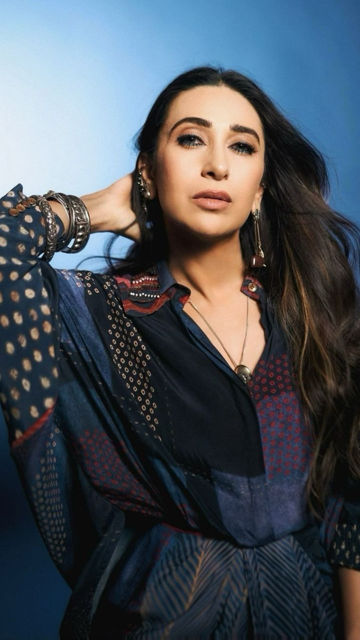 Karisma Kapoor Hd Childhood Photos gone viral