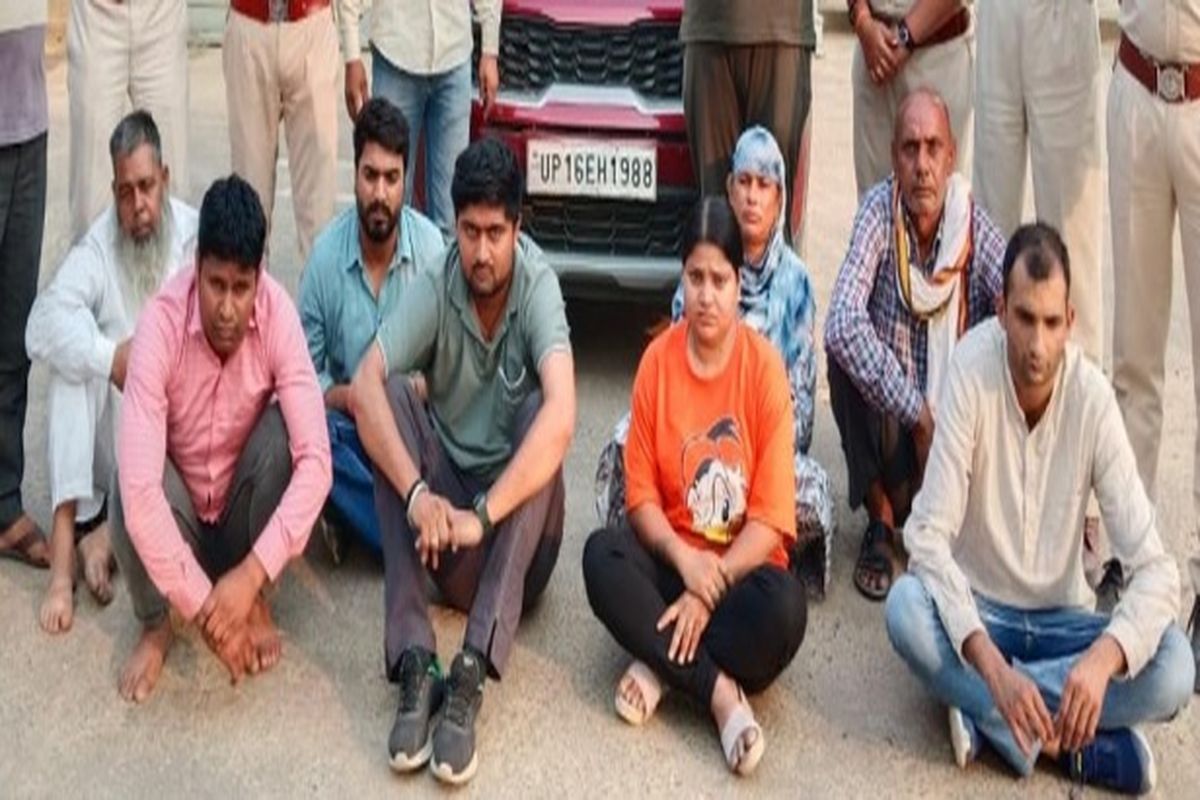 Fake SOG Police : यूपी एसओजी पुलिस बनकर लोगों को लूटने का प्रयास, गैंग में दो
पुलिसकर्मी भी