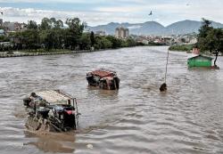 नेपाल में भारी बारिश के बाद आई बाढ़ और लैंडस्लाइड के चलते मरने वालों की संख्या
पहुंची 246 - image