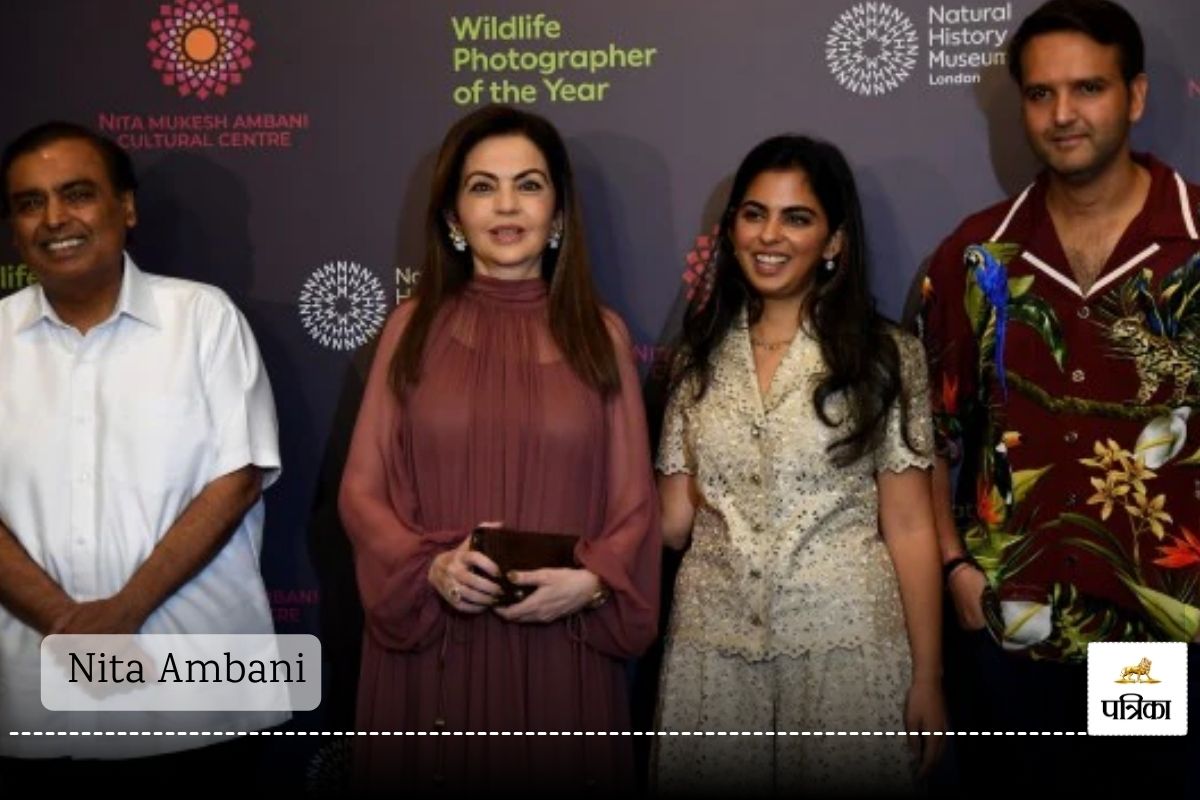 Nita Ambani: कैसे नीता अंबानी ने 4 लाख की ड्रेस में बिखेरा जादू…जानिए Chloe की
इस महंगी ड्रेस में क्या है खास