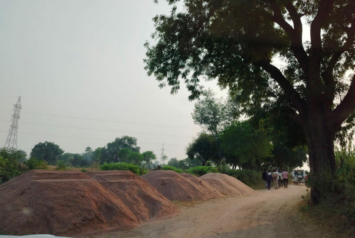 CG News: रायगढ़ में ढाई माह से वैध रेत घाट बंद, अवैध रेत सप्लाई बेखौफ जारी...(photo-patrika)