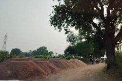 CG News: रायगढ़ में ढाई माह से वैध रेत घाट बंद, अवैध रेत सप्लाई बेखौफ जारी… - image