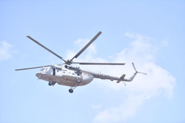 आमानाका के ऊपर मंडराता रहा हेलीकॉप्टर, लोगों में कौतूहल