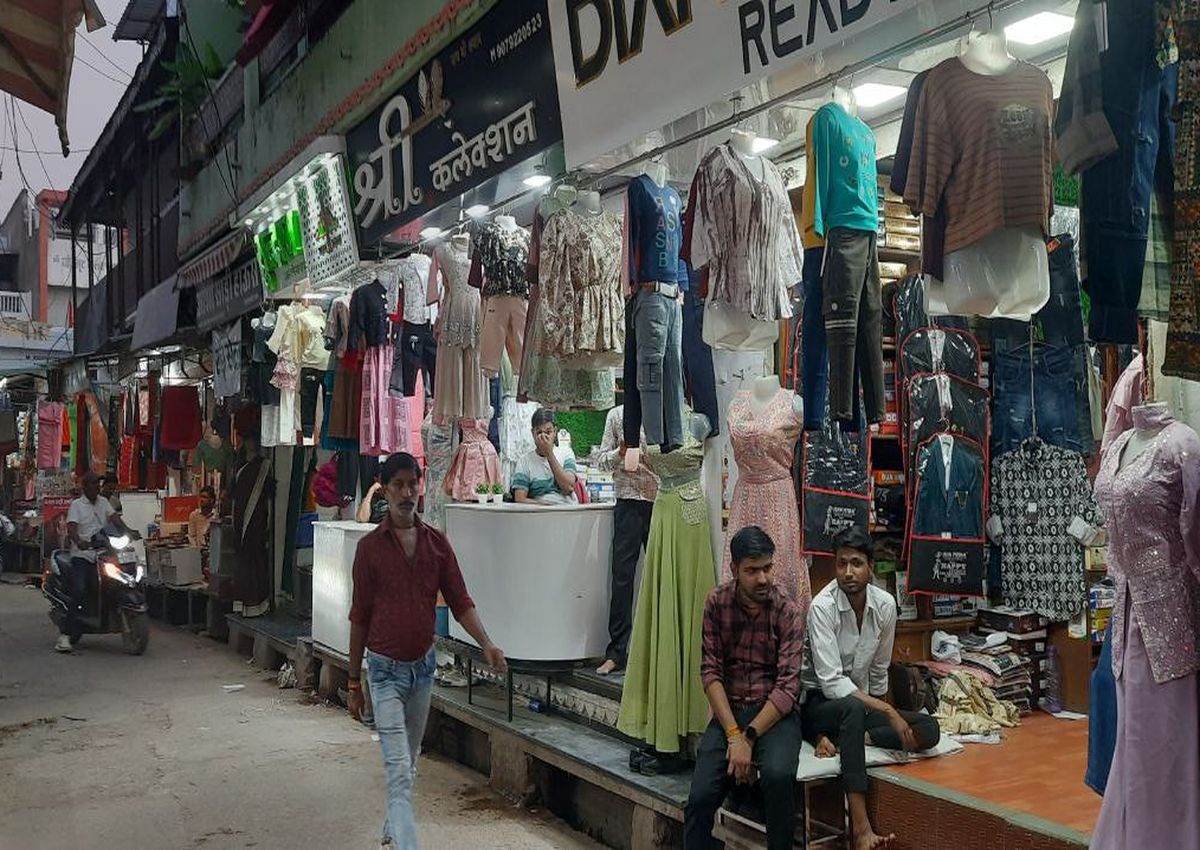 बाजार की बसावट भी करीब 50 साल पुरानी है। यहां पर भी करीब 200 दुकानें हैं। यहां पर शुरूआती समय में पेडामल गेरा ने सबसे पहले किराना की दुकान लगाकर शुरूआत की थी।