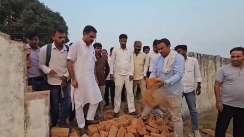 आंगनबाड़ी निर्माण स्थल पर पहुंचे मंत्री असीम अरुण (फाइल फोटो)