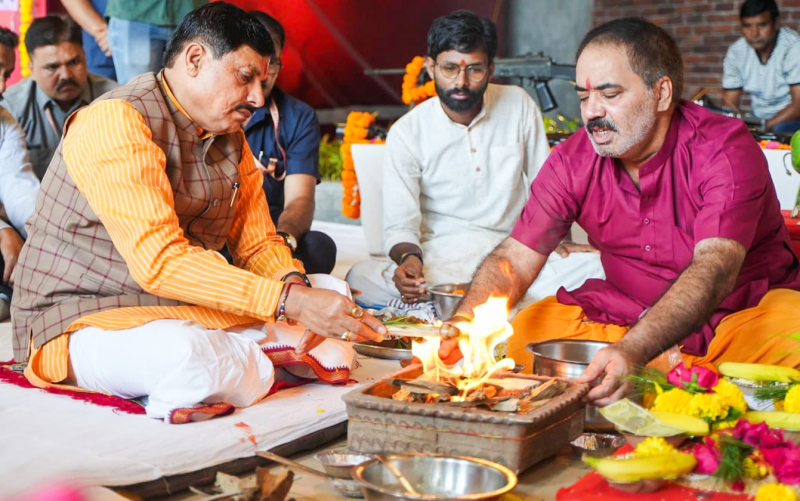 MP ministers made symbolic sacrifice with sword on Dussehra