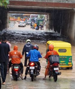 कुछ की छूटी फ्लाइट तो कई काफी देर से पहुंचे हवाई अड्डा - image