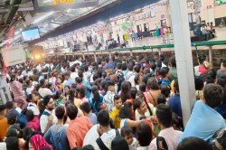 Train Alert: कई ट्रेनें ठसाठस, दशहरा, दिवाली व भाईदूज पर्व पर यात्रियों की
बढ़ेगी मुसीबत - image